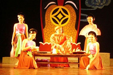 Performing traditional theater in Hanoi - ảnh 1